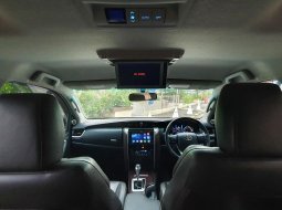 Toyota Fortuner 2.4 VRZ 4x2 AT 2016 Diesel Putih 14