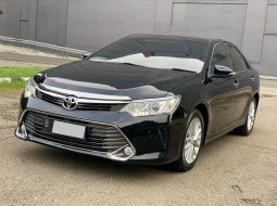 Toyota Camry V 2015 Hitam 2