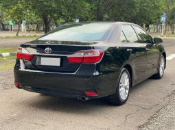 Toyota Camry V 2015 Hitam 4