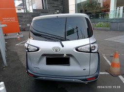  TDP (11JT) Toyota SIENTA V 1.5 AT 2019 Silver  3