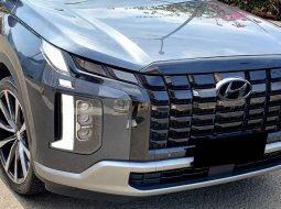 KM 6rb ! Hyundai Palisade Signature 2.2D At Facelift 2023 Abu-abu 4