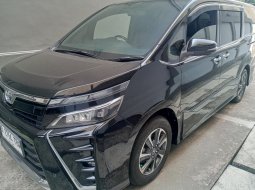 Toyota Voxy 2.0 A/T 2017 4
