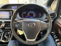 Toyota Voxy 2.0 A/T 2018 dp 7jt siap Tt om 5