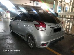  TDP (12JT) Toyota YARIS S TRD 1.5 AT 2015 Silver  4