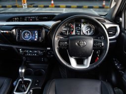 Toyota Hilux 2.4L D-Cab V AT 2023 Putih 16
