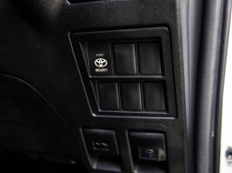 Toyota Hilux 2.4L D-Cab V AT 2023 Putih 19