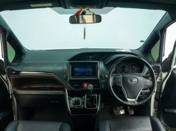 Jual mobil Toyota Voxy Matic 2020 - B1012WZJ 8