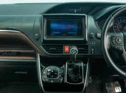 Jual mobil Toyota Voxy Matic 2020 - B1012WZJ 9
