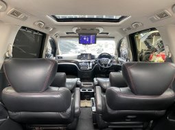 Nissan Elgrand Highway Star 2011 7