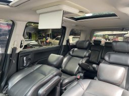 Nissan Elgrand Highway Star 2011 9