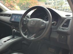 Honda HR-V 1.5L E CVT 2018 abu metalik silver km48rban pajak panjang tangan pertama dari baru 7