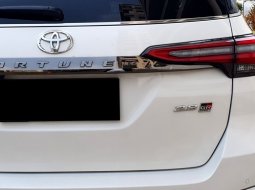 Toyota Fortuner New  4x2 2.8 GR Sport A/T DSL 2023 putih km 9 ribuan pajak panjang cash kredit bisa 5