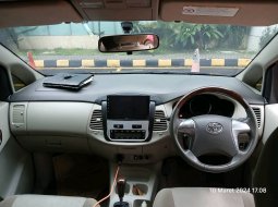 Jual Toyota Kijang Innova V Luxury A/T Gasoline 2015 Hitam 10
