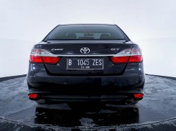 Toyota Camry V AT 2016 Sedan 10