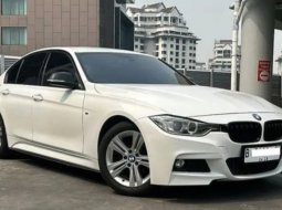 BMW 3 Series 320i Body Kit M Sport  Km 81rb Plat GANJIL Body Mulus Interior Orsinil No PR Otr KREDIT