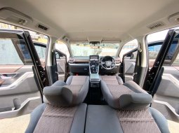 Toyota Kijang Innova Zenix Hybrid 2023 G HV km 11rb dp 15jt siap TT om 5