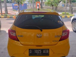 Jual Honda Brio Satya E CVT 2019 Kuning 4