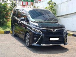 Toyota Voxy 2.0 A/T 2019 hitam sunroof km56 ribuan cash kredit proses bisa dibantu