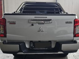 Mitsubishi Triton Ultimate 4x4 AT ( Matic ) 2021 Putih Km Cuma 7rban Mulus Gress Like New 5