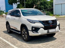 Toyota Fortuner 2.4 TRD AT 2019 Putih 3