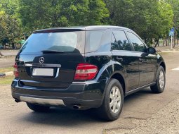 Mercedes-Benz M-Class ML 350 2006 Hitam 3