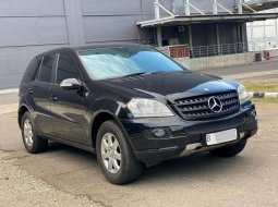 Mercedes-Benz M-Class ML 350 2006 Hitam 4