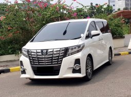 Toyota Alphard SC CBU IU 2015 Pilotseat AT Putih 3
