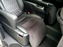 Toyota Alphard SC CBU IU 2015 Pilotseat AT Putih 11