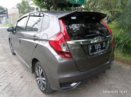 Jual Honda Jazz RS CVT 2020 Abu-abu 6