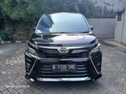 Jual Toyota Voxy 2.0 A/T 2018 Hitam
