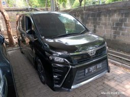 Jual Toyota Voxy 2.0 A/T 2019 Hitam 2
