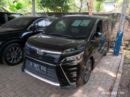 Jual Toyota Voxy 2.0 A/T 2019 Hitam 3