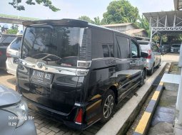 Jual Toyota Voxy 2.0 A/T 2019 Hitam 5