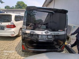 Jual Toyota Voxy 2.0 A/T 2019 Hitam 4