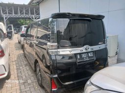 Jual Toyota Voxy 2.0 A/T 2019 Hitam 6