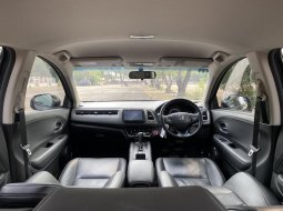 Honda HR-V 1.5L E CVT Special Edition 2021 Abu-abu 7