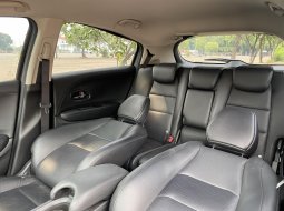Honda HR-V 1.5L E CVT Special Edition 2021 Abu-abu 8