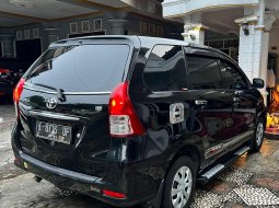 Toyota Avanza E 2012 4