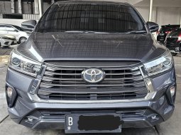 Toyota Innova 2.4 V A/T ( Matic Diesel ) 2022 Abu2 Km 18rban Mulus Siap Pakai
