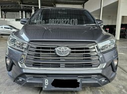Toyota Innova V 2.4 diesel AT ( Matic ) 2022 Abu² tua Km Low 18rban Mulus Good Condition Siap Pakai
