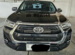 Toyota Hilux V 2.4 Diesel Double Cabin 4x4 AT ( Matic ) 2022 Hitam Km low 16rban AN CV Siap Pakai