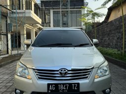 Toyota Kijang Innova V 2012 mulus dengan normal