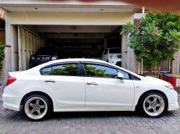 Honda Civic 1.8 i-Vtec 2013 Putih 4