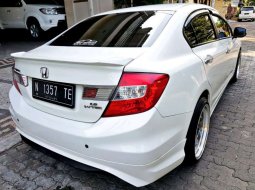 Honda Civic 1.8 i-Vtec 2013 Putih 5