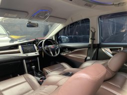 Toyota Kijang Innova V Bensin 2016 10