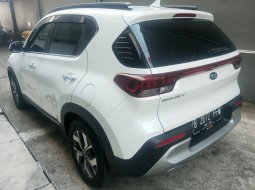 Kia Sonet Premiere 1.5 AT 2021 6