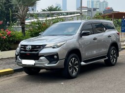 Toyota Fortuner 2.4 TRD AT 2018 silver diesel matic cash kredit proses bisa dibantu siap pakai