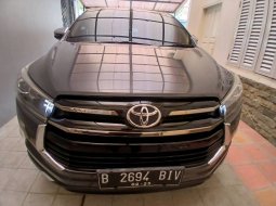 Jual Toyota Innova Venturer 2.4 AT 2020 Abu-abu