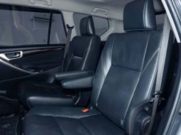 JUAL Toyota Innova 2.4 Venturer AT 2020 Abu-abu 7