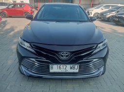 Toyota Camry V 2.5 AT 2021